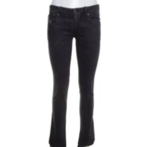 Lågmidjade jeans  - Lågmidjade jeans 💕💕 jeansen är hos min kompis just nu så tryck inte på köp utan be mig reservera dom om ni e intresserade. ❤️