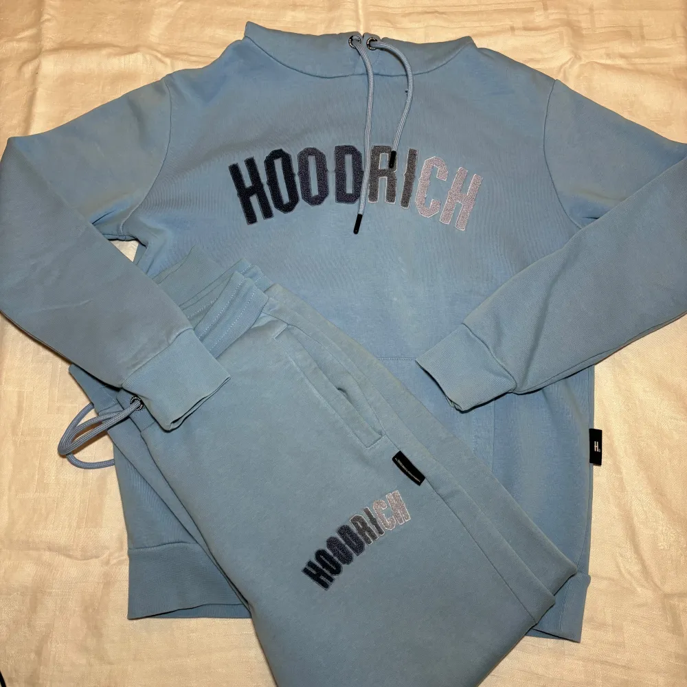 Hoodrich dress storlek s baby blue . Hoodies.