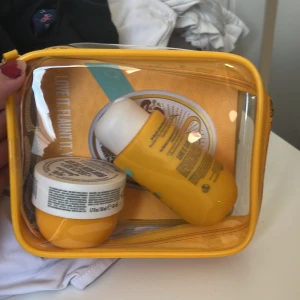 Brazelian bum bum cream och dusch tvål - Båda är lite mer en halvfulla. Endast använda 4 gånger.