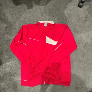 Nike vind jacka - Vintage nike vindjacka storlek medium 