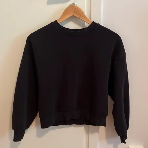 Tröja - Tröja från Gina Tricot. Den är i jätte bra skick och är bara använd en gång 