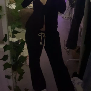 Roxy Linnebyxor - Säljer mina Roxy byxor som använts 2 gånger💗 perfekt skick  skriv om frågor💗 pris kan diskuteras 