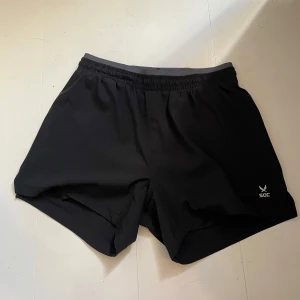 Träningsshorts  - Run shorts från Stadium, nyskick och aldrig använda.  Strl 34 Org pris 250