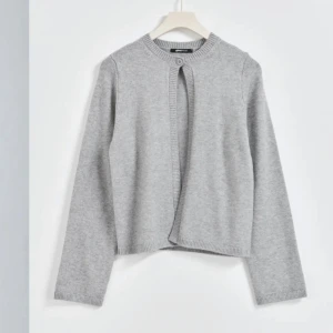 Stickad kofta  - Super fin kofta från Gina tricot❣️fortfarande i fint skick 