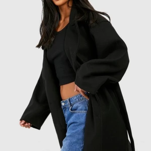 Svart kappa - Superfin kappa, aldrig använd med lappen kvar. Säljer pga att den inte passar 💕