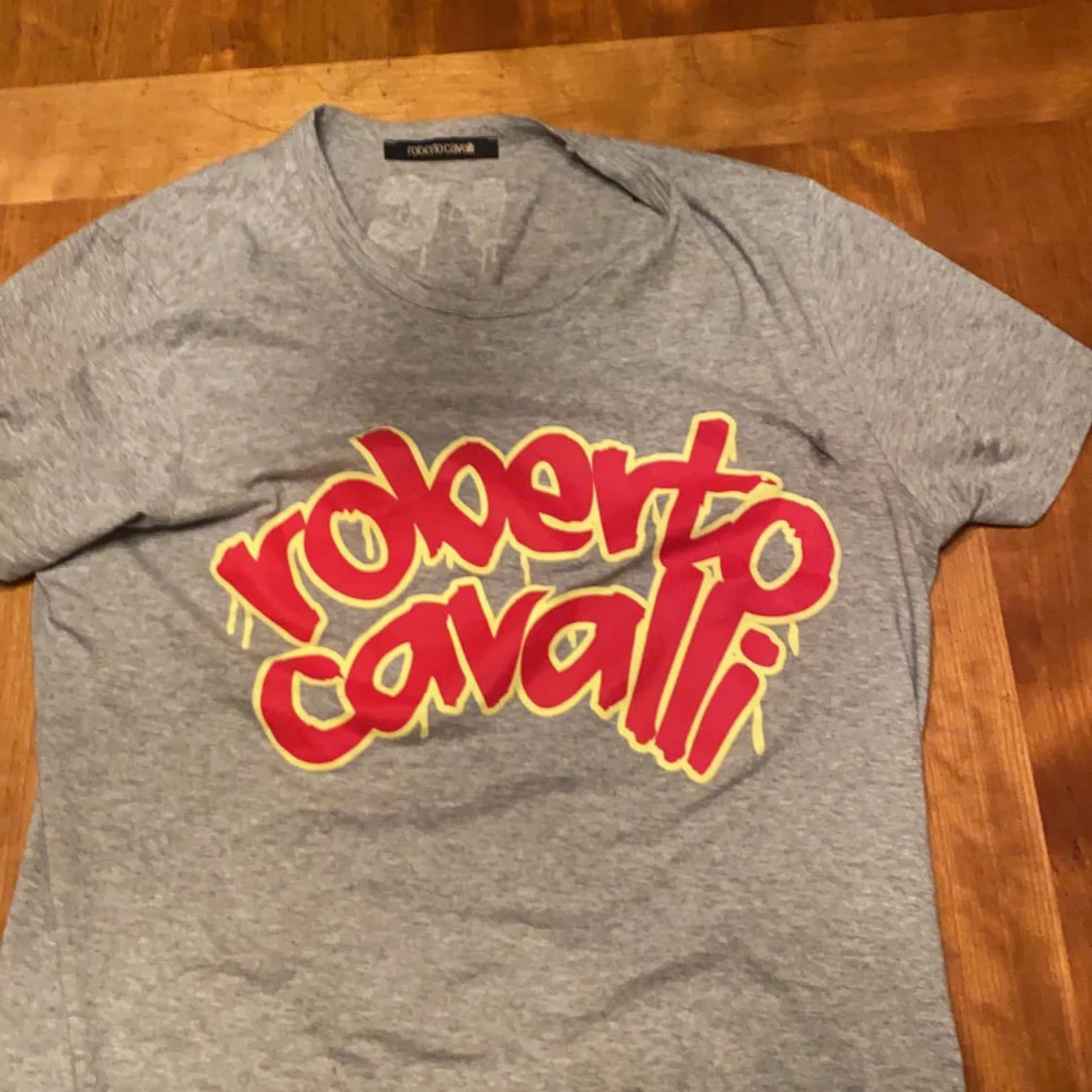 Grå t-shirt från Roberto Cavalli