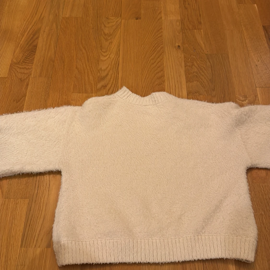 Beige stickad tröja - 90