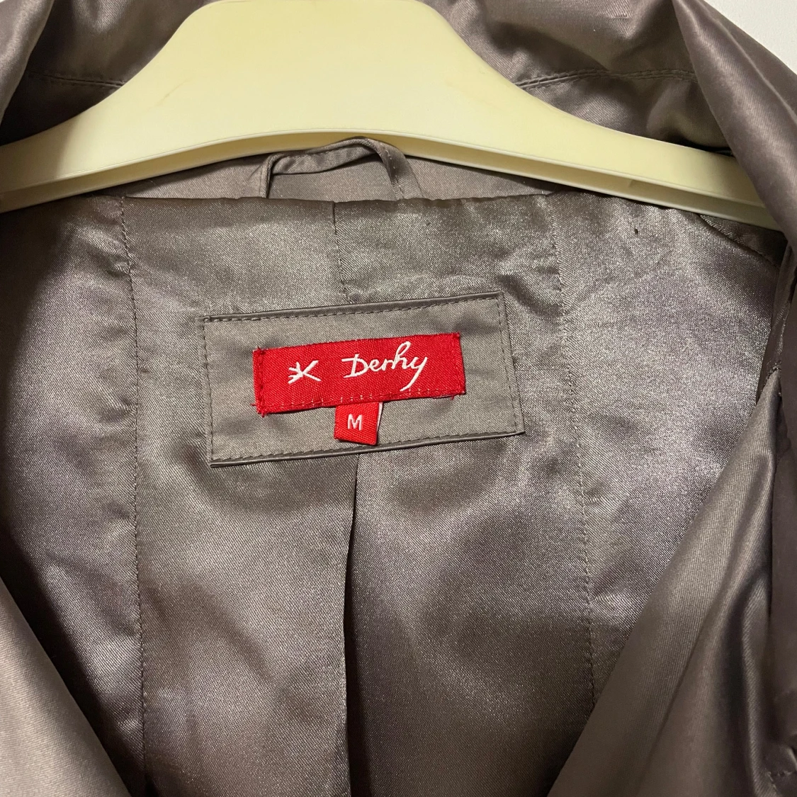 Grå trenchcoat från Derhy - 91