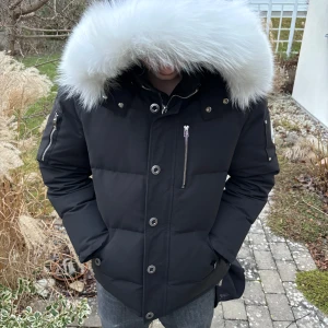 Moose Knuckles - Säljer min moose knuckels jacka. Såklart riktig. Skriv om mer frågor och bilder. 