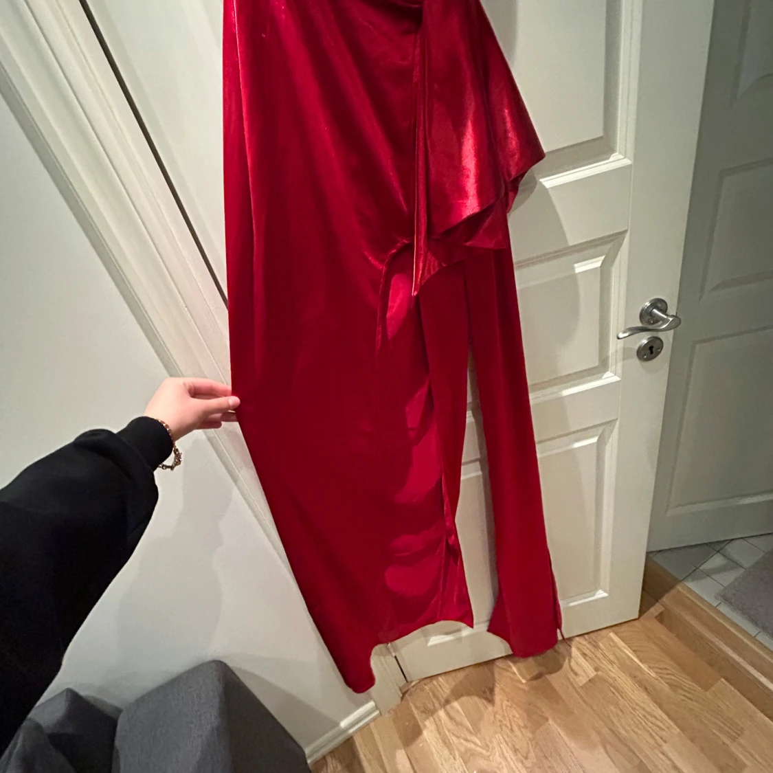 Röd axelbandslös långklänning från Fashion Nova - 90