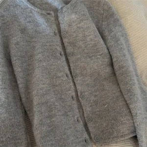 Grå kofta - Helt ny från Ginatricot. Passar S/xs. Nypris 400