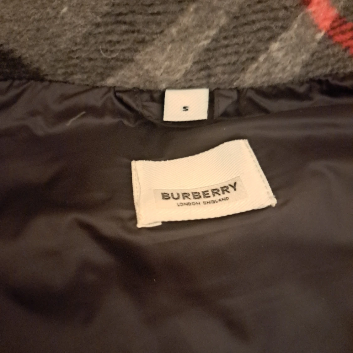 Svart Burberry dunjacka - 92
