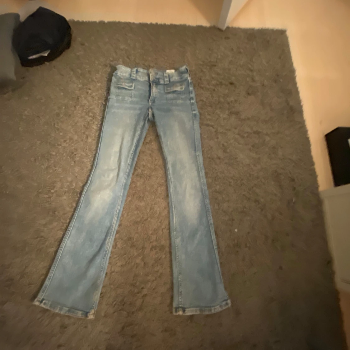 Blå bootcut jeans