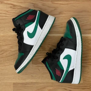 Jordan 1 Mid Green Toe - Size: 36,5 Art.Nr: 554725-067