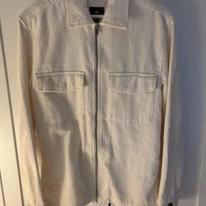 HM Manchester overshirt - HM Manchester overshirt  Storlek: S Skick: 9/10 Pris: 300kr