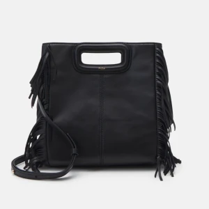 Maje väska - Säljer min älskade maje väska tyvärr då den aldrig kommer till användning längre. Använt mycket under en period så texten har suddats ut lite. Tyvärr så är guldkedjan borta. Nypris 3200kr säljer för 2500kr