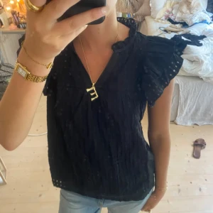 Blus - SUPERSNYGG!! Tryck gärna köp nu❤️