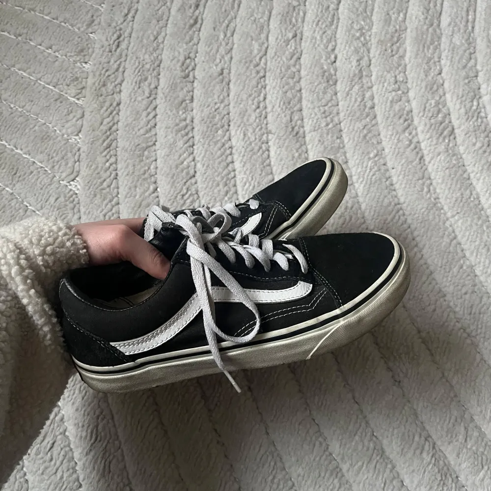 Vans Skor storlek 38! Använda men gott skick. 🤍 . Skor.