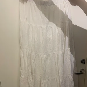Super fin långkjol  - Jätte fin långkjol!! Endast använd ett fåtal gånger! 🩷