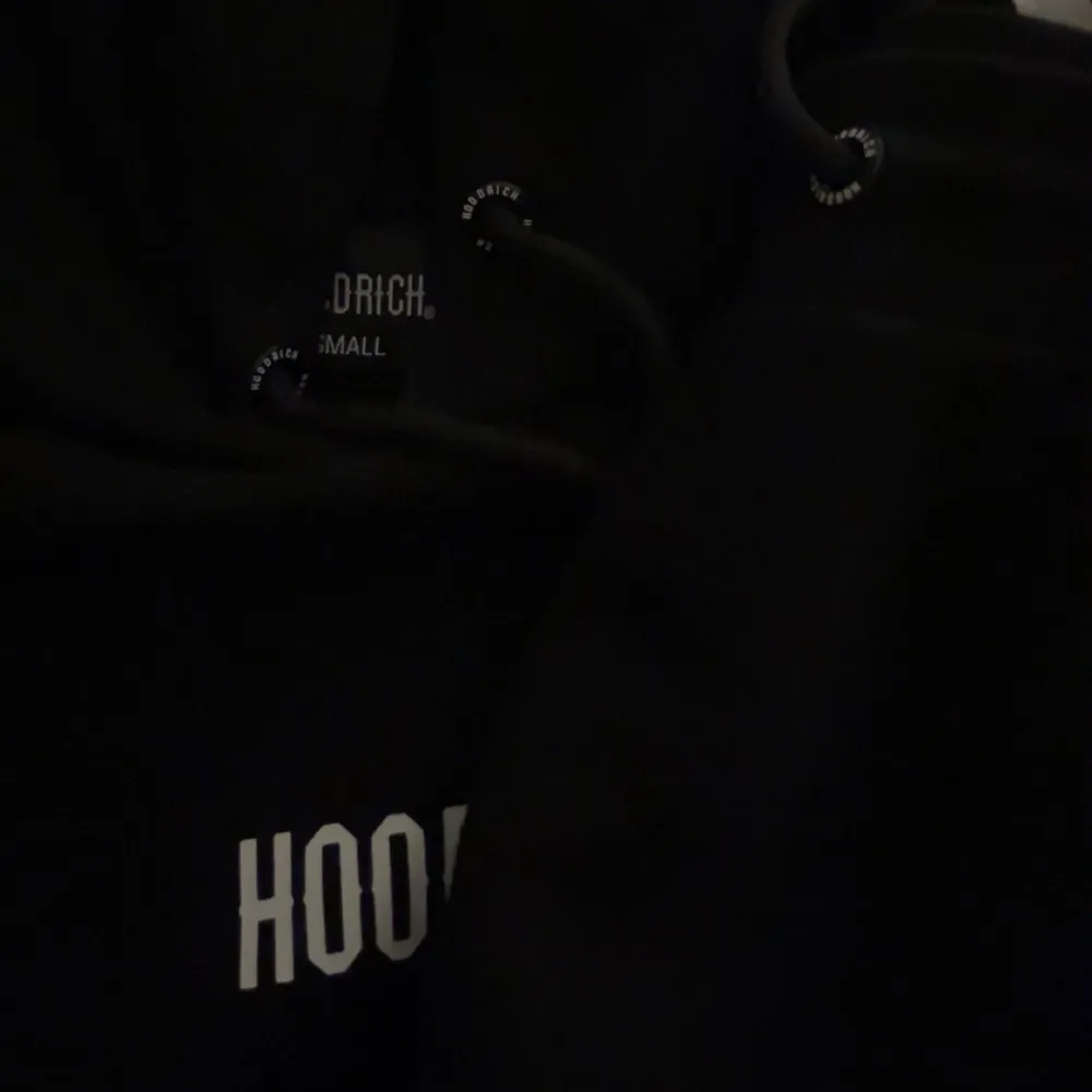 Säljer min hoodrich dress som jag köpt från jdsports. Fint skick i str s. Fickor finns i både byxa o hoodie.. Sportswear.