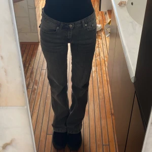 Lågmidjade bootcut jeans  - Lågmidjade bootcut jeans från lager 157