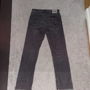 REPLAY jeans - Detta är ett par replay jeans som är sparsamt andvända. Tveka inte på att fråga. Pris kan diskuteras! Skick: 10/10