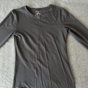 Long Sleeve Grey Shirt - I’m selling this because I don’t use it anymore. It says 2XS but I would say it’s more of a XS/S. If you have any questions just message me!