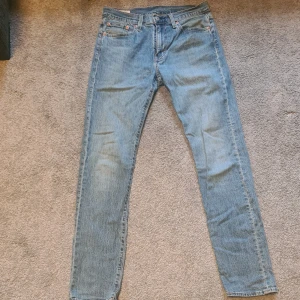 Levis Jeans  - Levis 502  Andvänt men fint skick! Skriv vid frågor😊 Pris kan diskuteras!