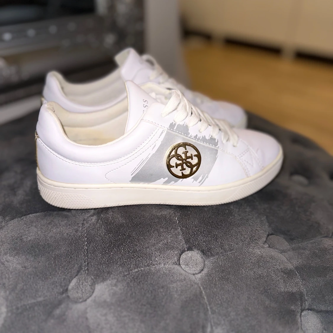 Sneakers GUESS