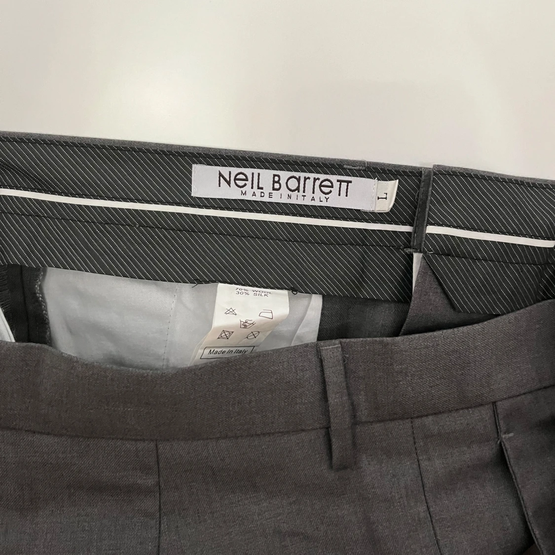 Grå shorts från Neil Barrett - 91