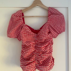 Mango topp - Jättesöt topp ifrån mango. Fint skick!