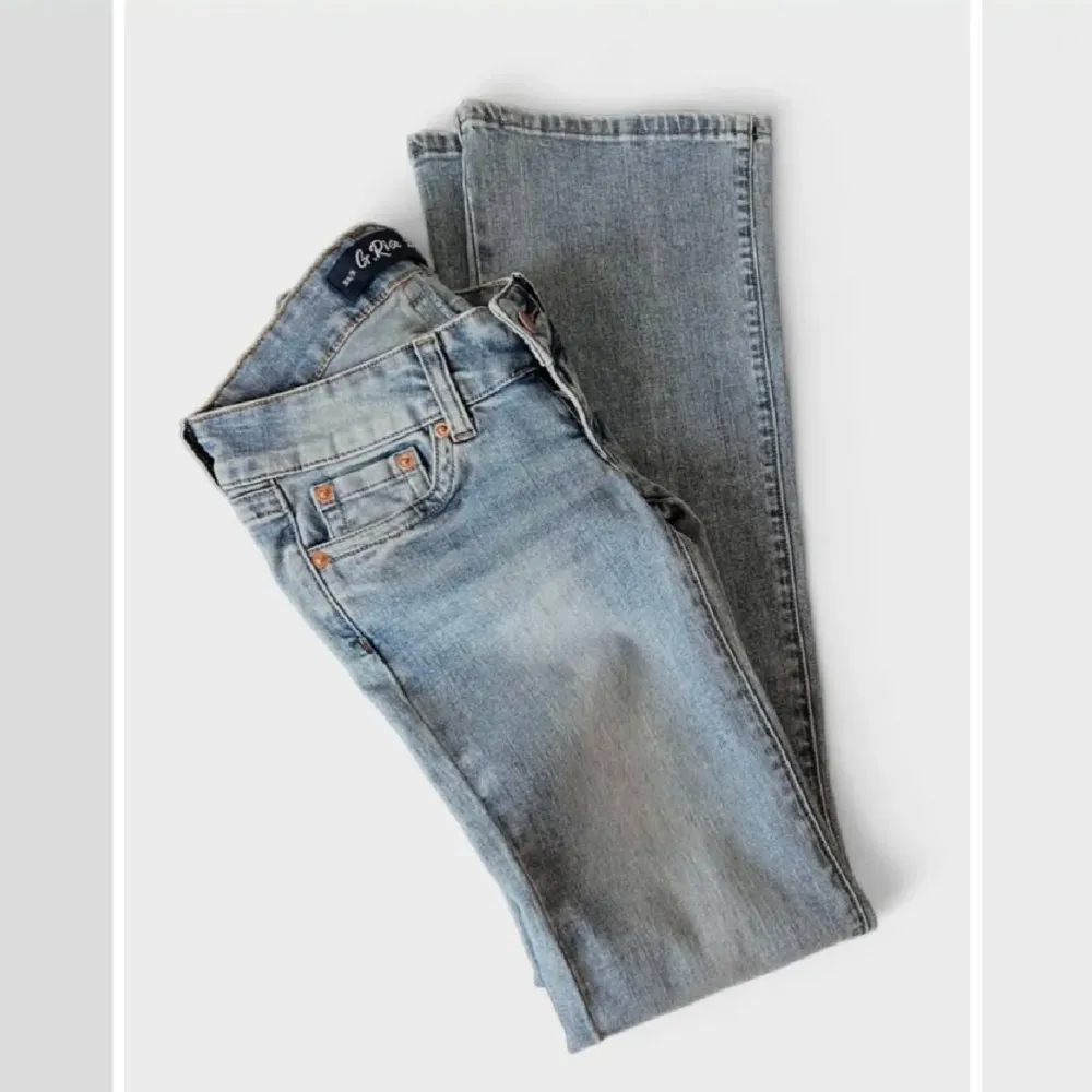 Säljer mina g rise jeans som är i väldigt bra skick. Köpte för 1343kr. Skriv om du har några frågor💗. Jeans & Byxor.