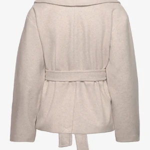 Beige kappa - Säljer en jättefin beige kappa, nypris 799 💞