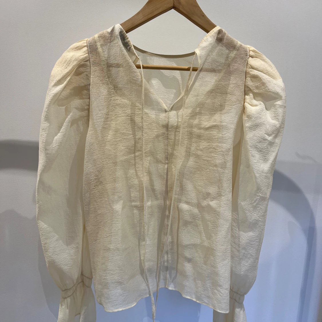 Beige blus från & Other Stories - 90