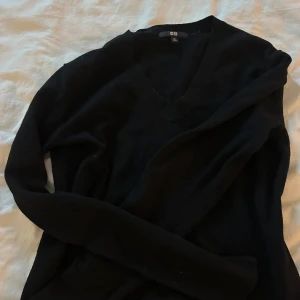 Kashmir tröja - Super fin och skön kashmir tröja från uniqlo i storlek Xs, använd väldigt fåtal gånger 
