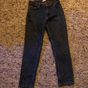 Jeans - Tjena, säljer mina grunt byxor då de blivit för små. Org pris ca 600 kr. Knappt använda