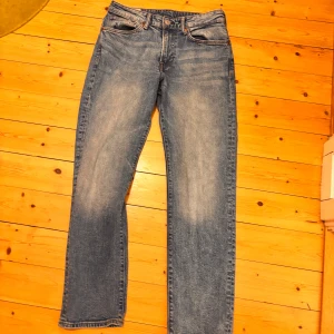 Jeans - Ljusblåa jeans köpte från Hm, använder inte då jag växt ut dom, Sparsamt använda