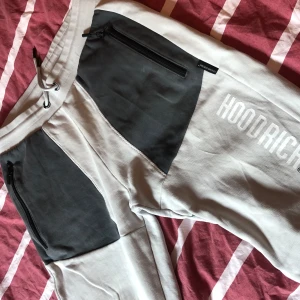 Hoodrich byxor - Säljer dessa hopdriva byxor då de inte används, väldigt bra skick, korv vid funderingar😁