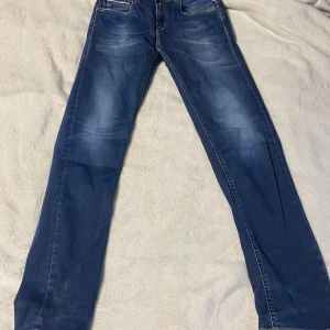 Replay Jeans  - Det är ett par Replay jeans i storlek W29 : L32 