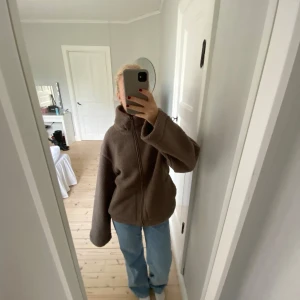 Hm Teddy jacka  - Säljer min Teddy jacka från hm i den tunna modellen, den är aldrig använd och har lappen kvar!