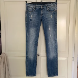 New denim jeans Slim fit - Säljer dessa snygga jeans av New Denim, Slim fit i storlek W29, kom om för fler bilder, frågor & funderingar 🍀