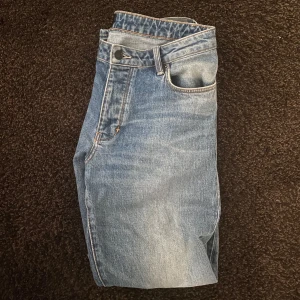 Neuw jeans  - Bra skick!! Riktigt feta, knappt använda  Köpt på volt, nypris runt 1000-1500kr