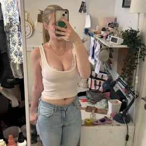 Croppad randigt linne - Jätte fint vit och rosa randigt linne, köpt förra året, aldrig andvänd 