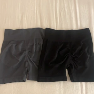 Träningsshorts - Snygga träningshorts med bra kvalitet, scruch på baksidan  Endast testade, sälj för att de är för små Svarta och mörkgrå 1 för 70 +frakt 2 för 100 +frakt