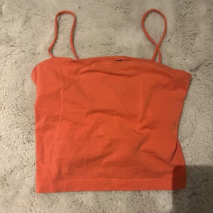 Orange linnetopp från Gina Tricot - Ny, aldrig använd 🩷är M fast passar som S/Xs