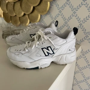 New Balance 608 - Säljer dessa sneakers från New Balance i strl 38, då de tyvärr är lite för små för mig. Endast använda en gång, och är i så gott som nyskick. 💖