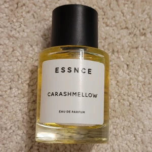 Essnce carashmellow  - Säljer essnce parfym carashmellow använd ett par gånger men 90% kvar.
