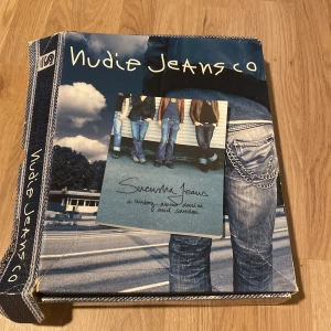 Nubie jeans - Helt nya nubie jeans med prislappar, box osv. Storlek 31/34 Ny pris:1800kr