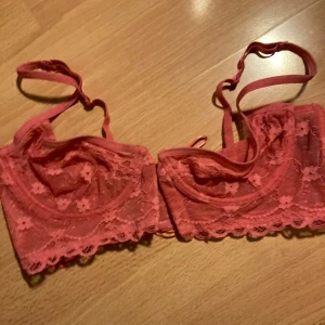 Rosa bh - Knäppning fram 