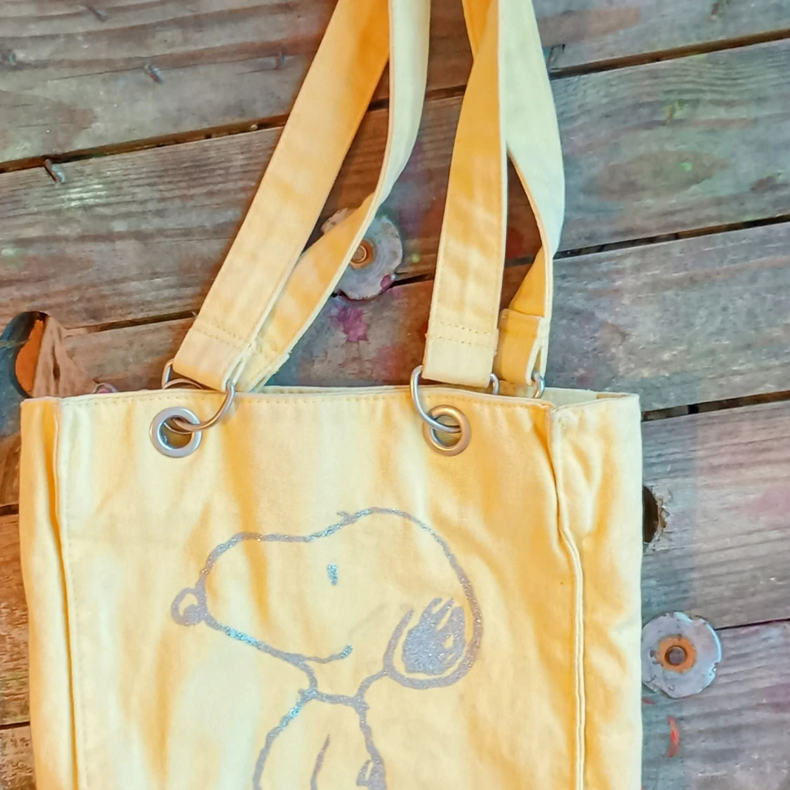 Gul axelväska med snobben tryck